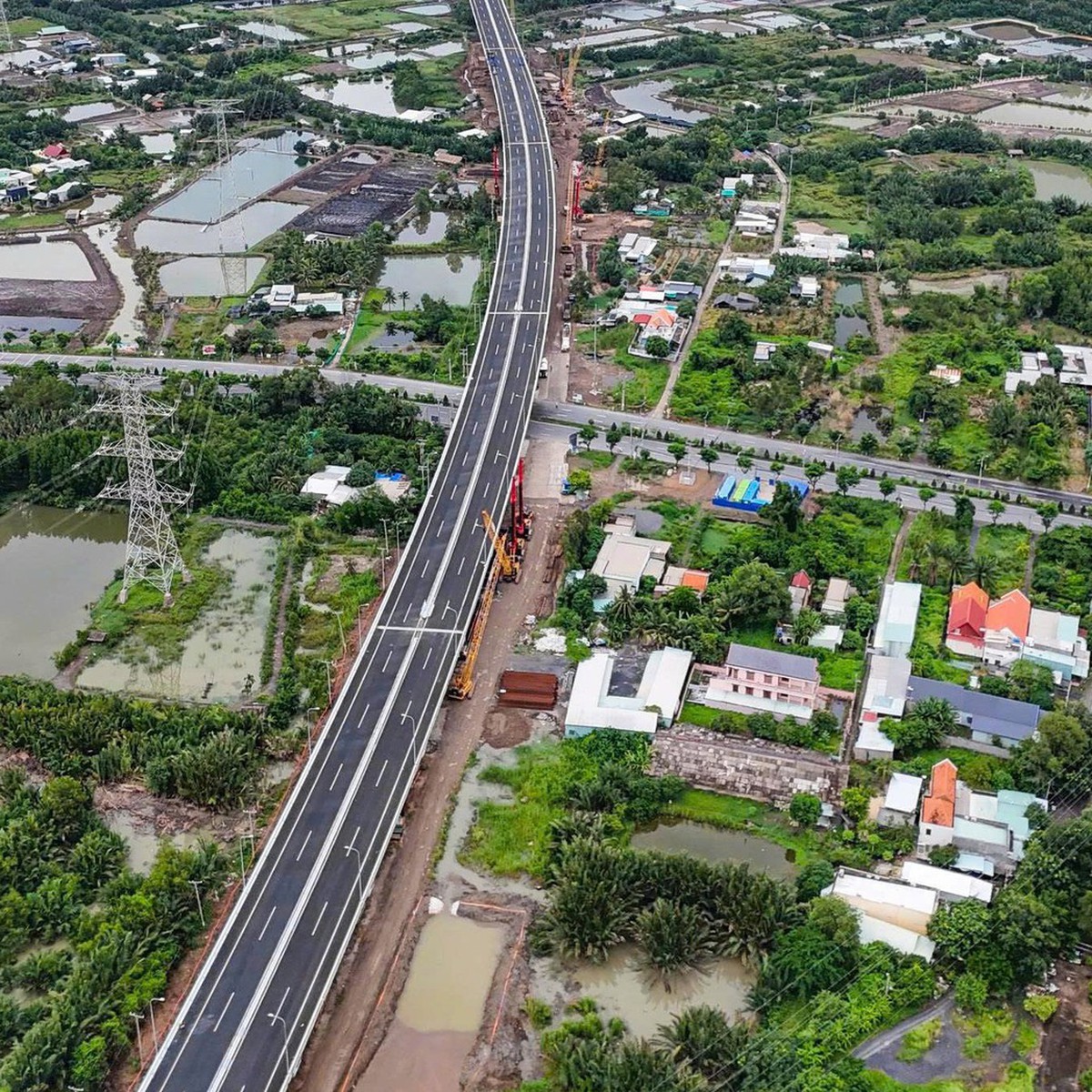 Khắc phục những thách thức nội tại của nền kinh tế để đạt mục tiêu tăng trưởng hai con số