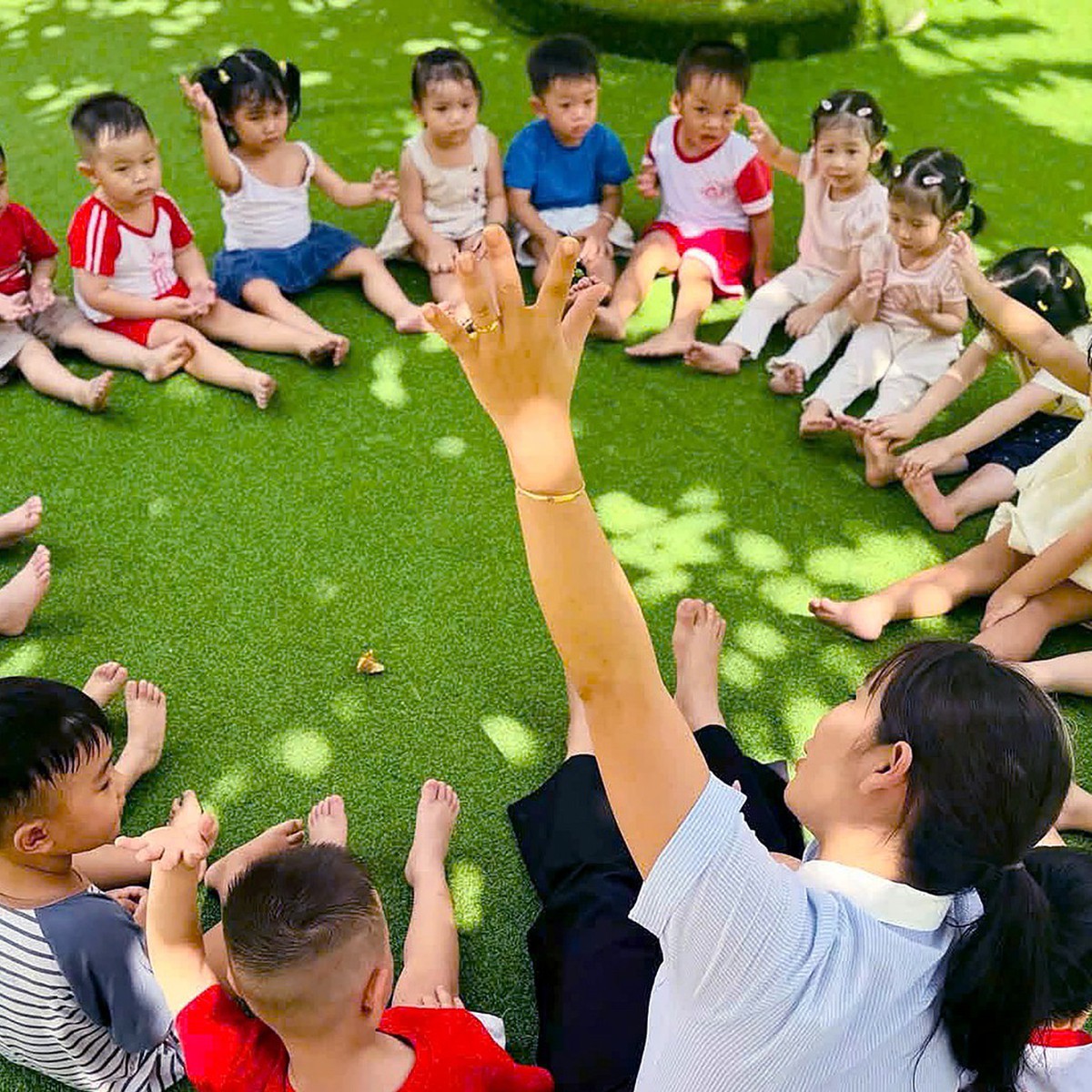 Trường mầm non đưa hơn chục môn năng khiếu: Học thì không đủ sức, bỏ thì sợ con 'ra rìa'