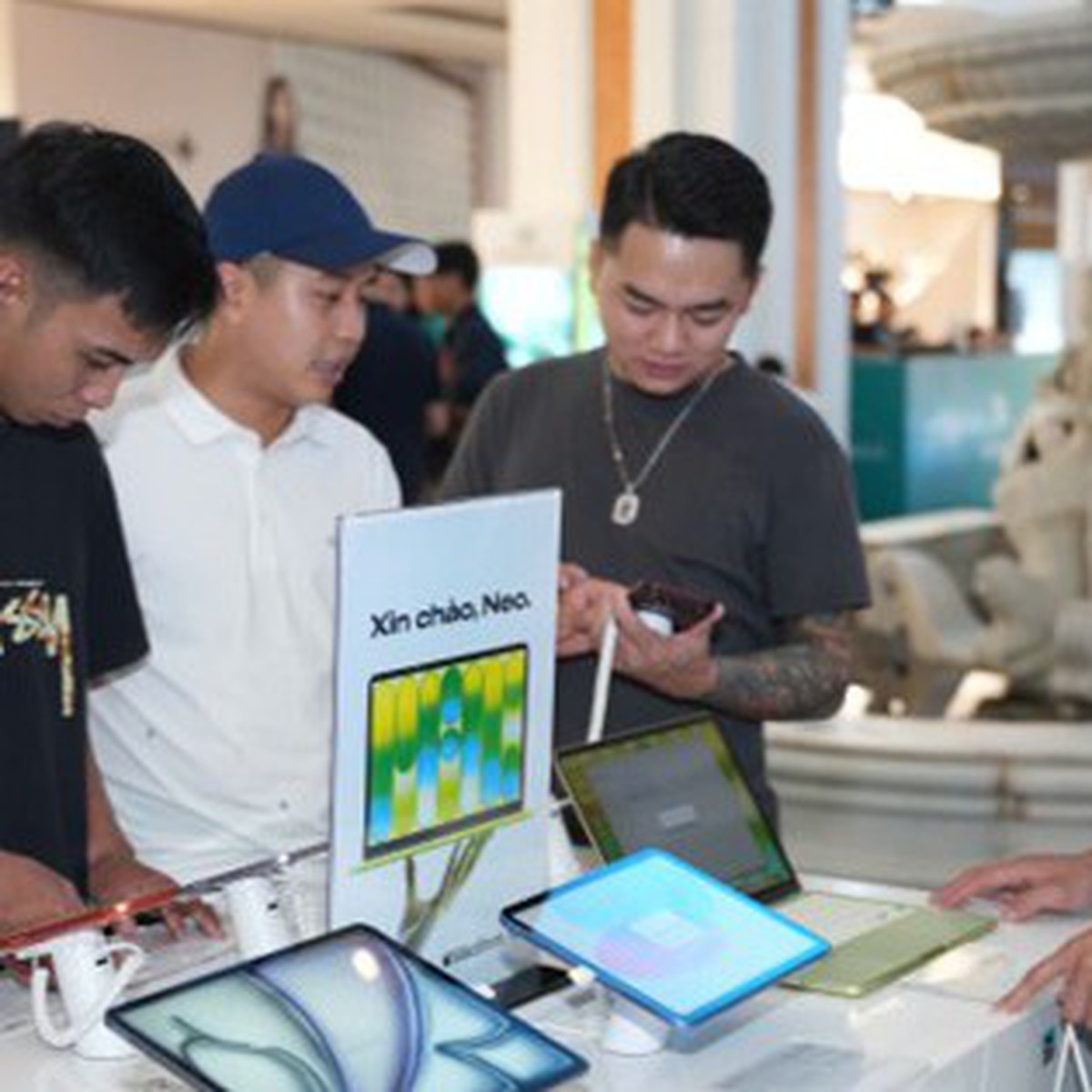 Hoàng Hà Mobile mở bán iPhone 18 Pro và iPhone 18 Pro Max tại Royal City