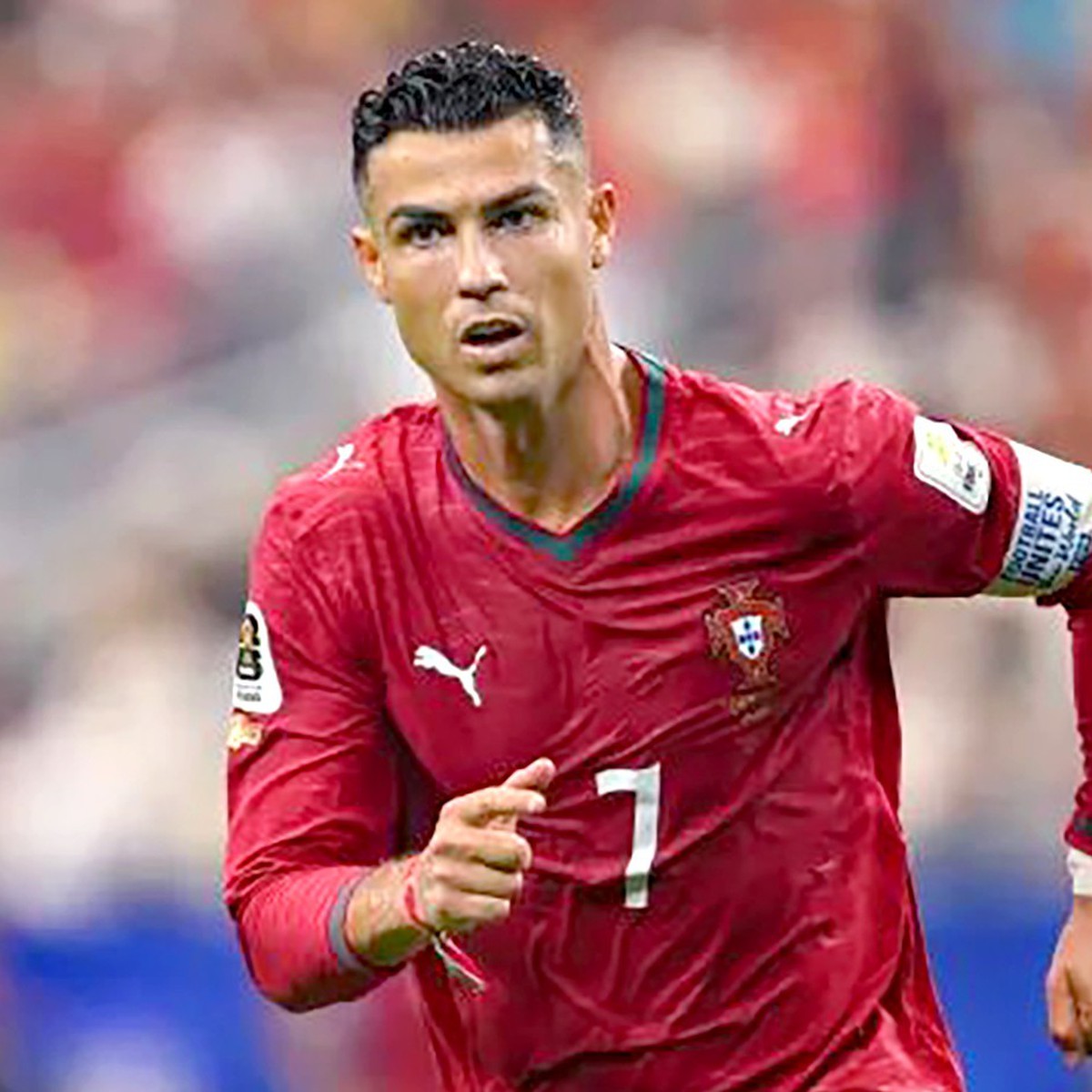 HLV tuyển Bồ Đào Nha cảnh báo Ronaldo: 'Nếu đá không tốt sẽ phải ngồi ngoài'