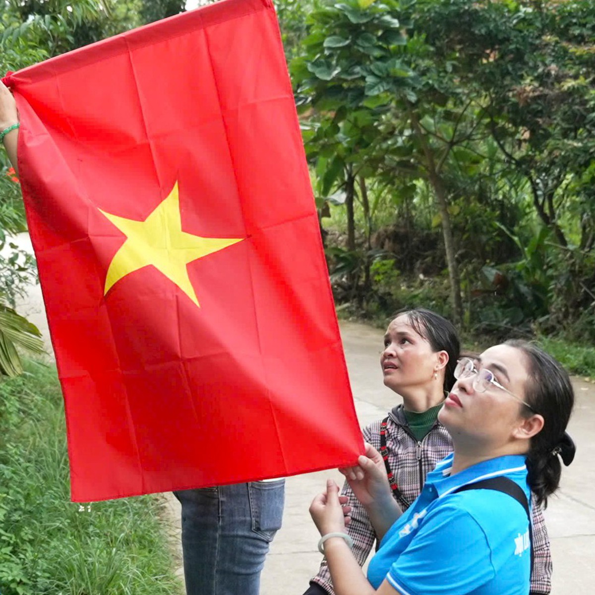 Phụ nữ làm rực rỡ những 'Đường cờ Tổ quốc'