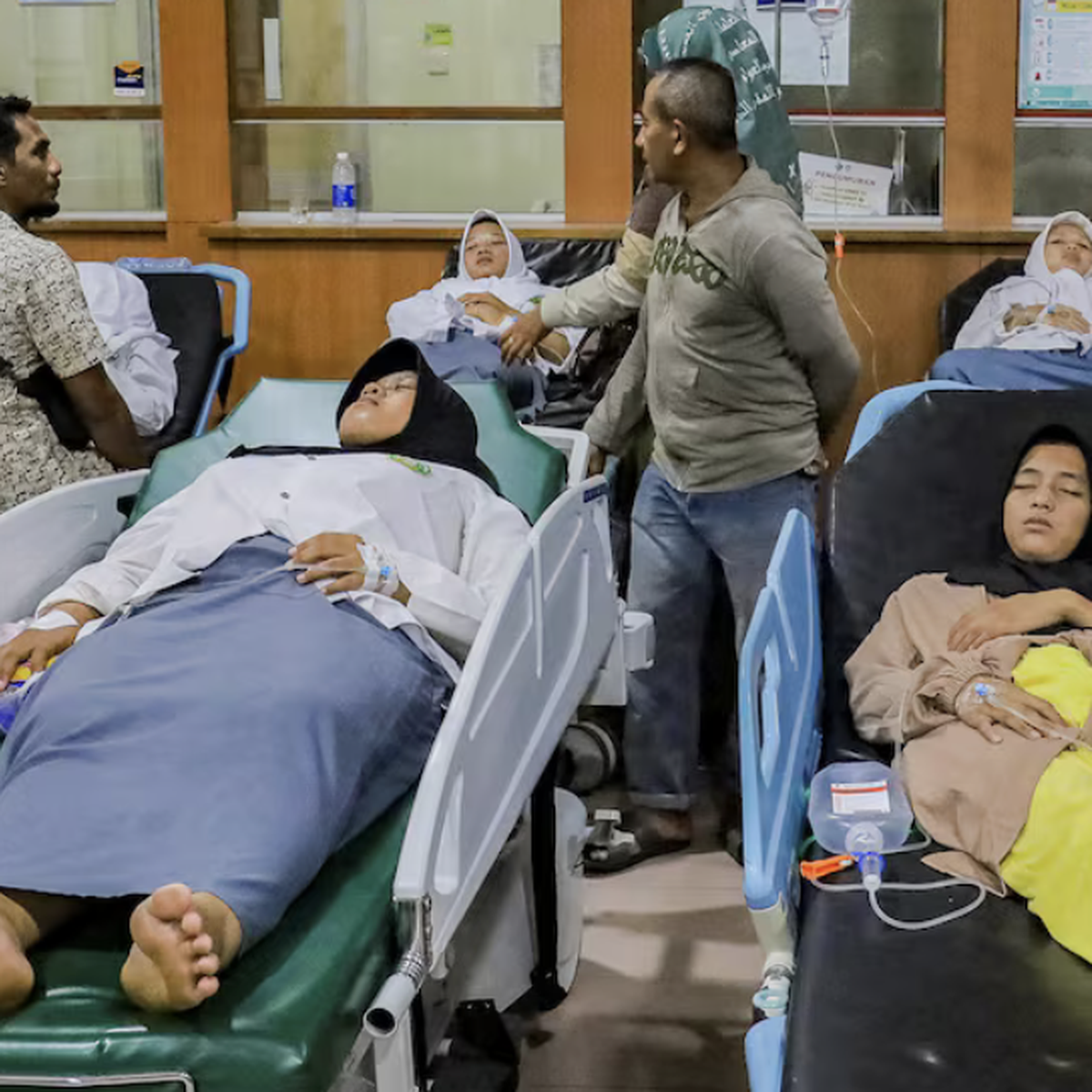 Hơn 500 học sinh Indonesia nhập viện, lại nghi ngộ độc từ 'bữa ăn miễn phí'