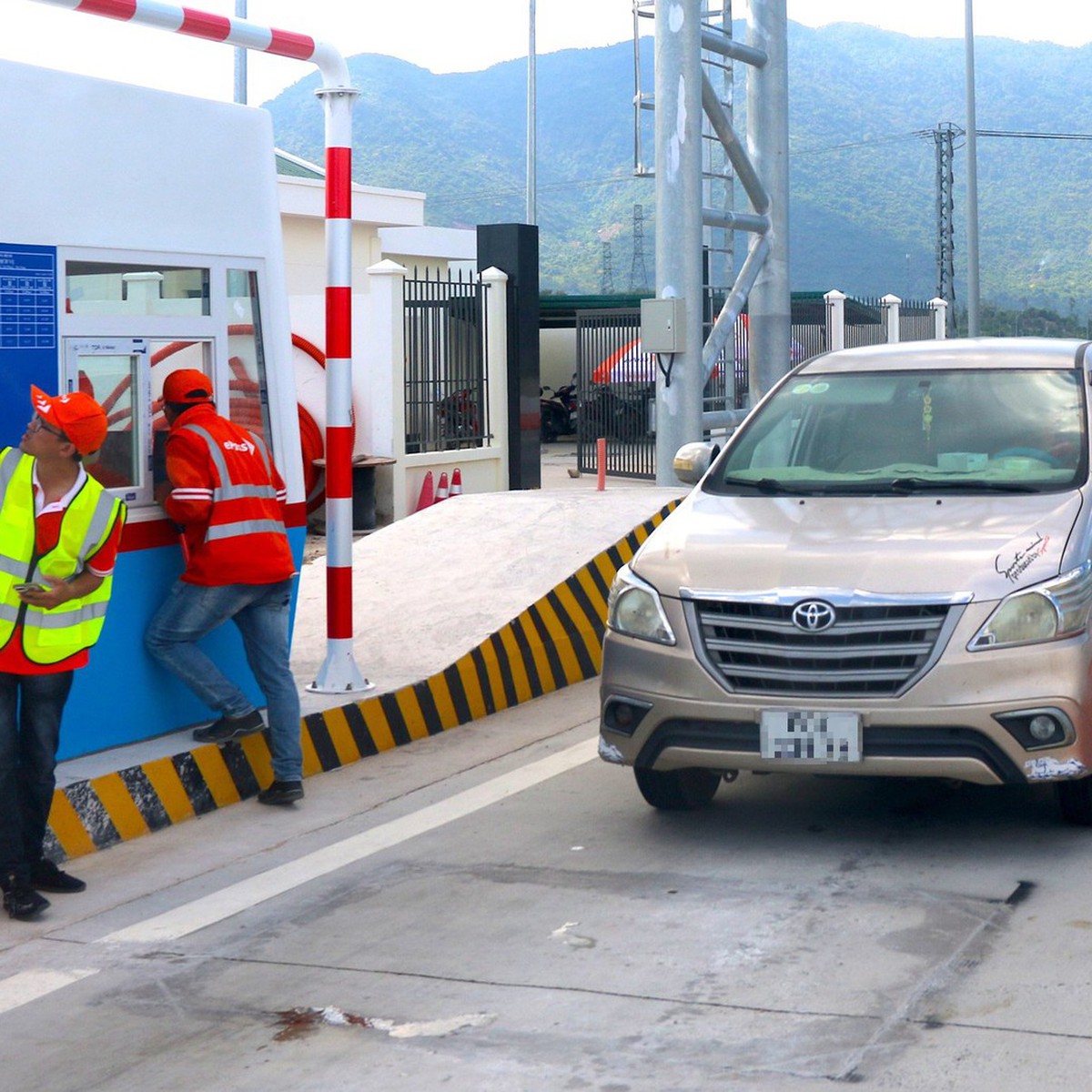Chọn quốc lộ thay vì cao tốc: Đã dễ cho tài xế chưa, từ mức phí, cách phạt, biển báo?