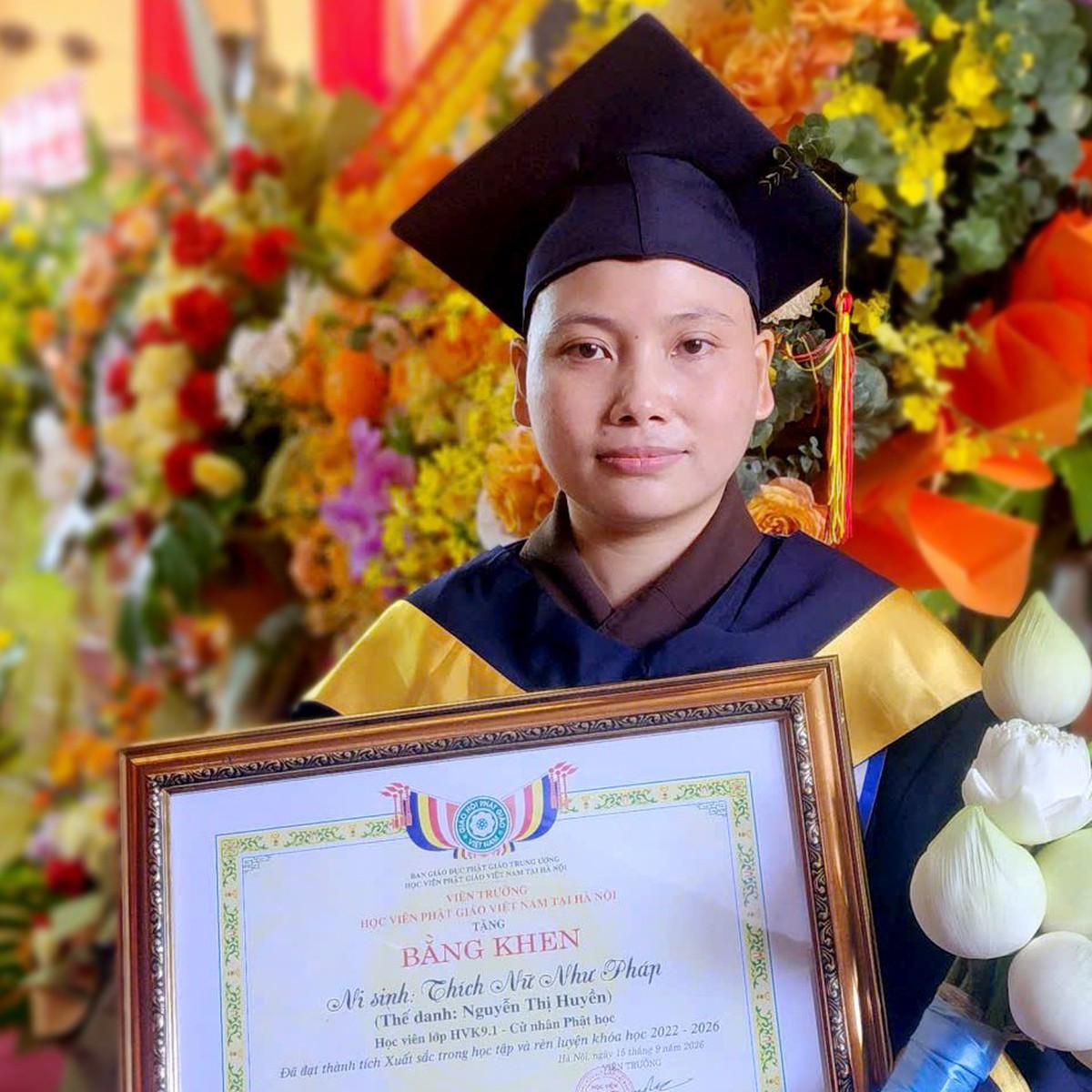 Sư cô tốt nghiệp thủ khoa Học viện Phật giáo Việt Nam