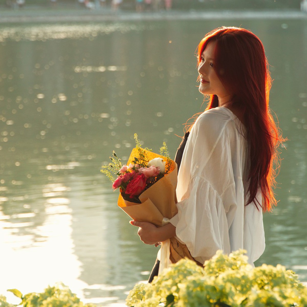 Thu Hà Nội đến rồi, 'nàng thơ' chen chân chờ chụp ảnh tại hồ Gươm