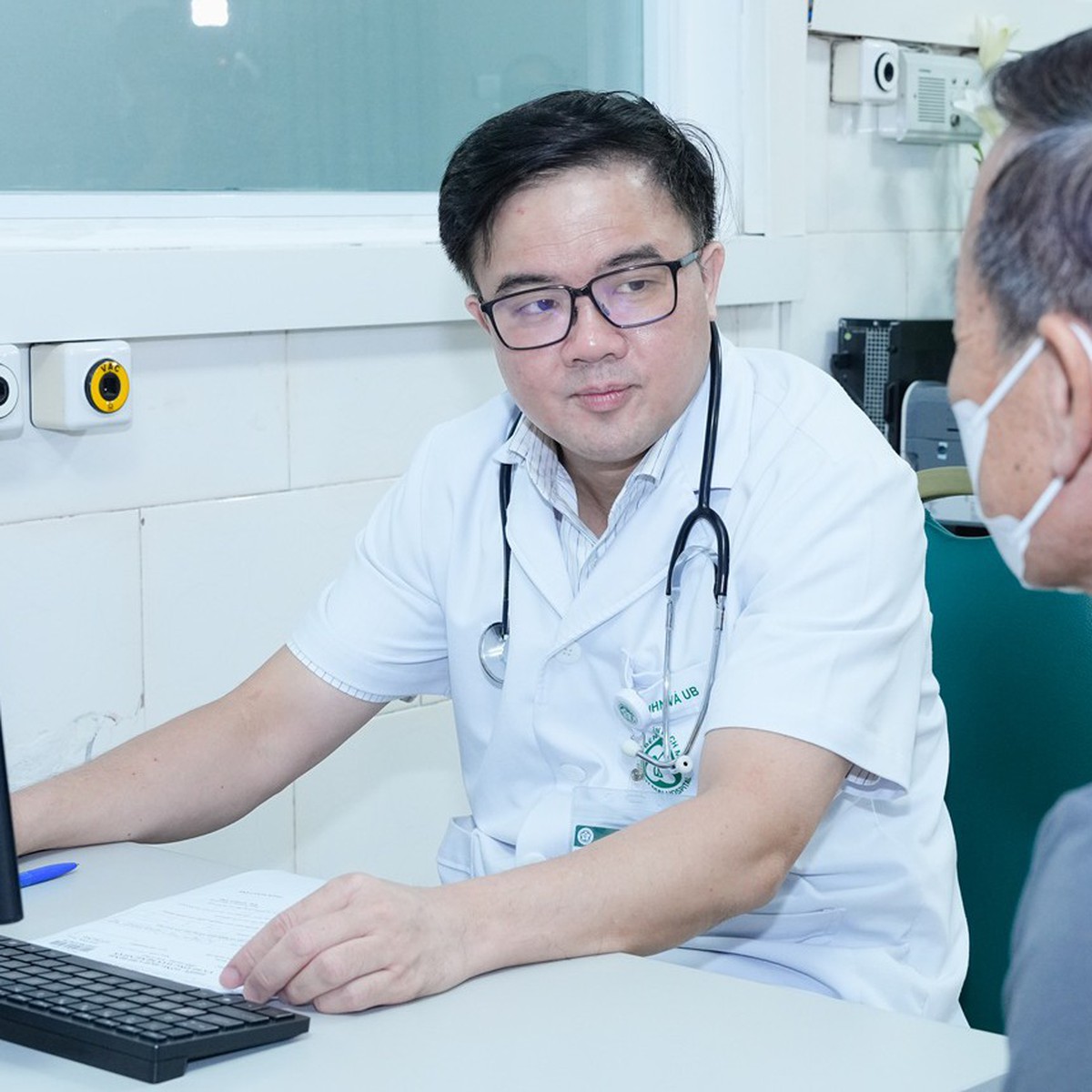 Gene hiếm có thể gây ung thư phổi dù không hút thuốc, người khỏe có cần xét nghiệm?