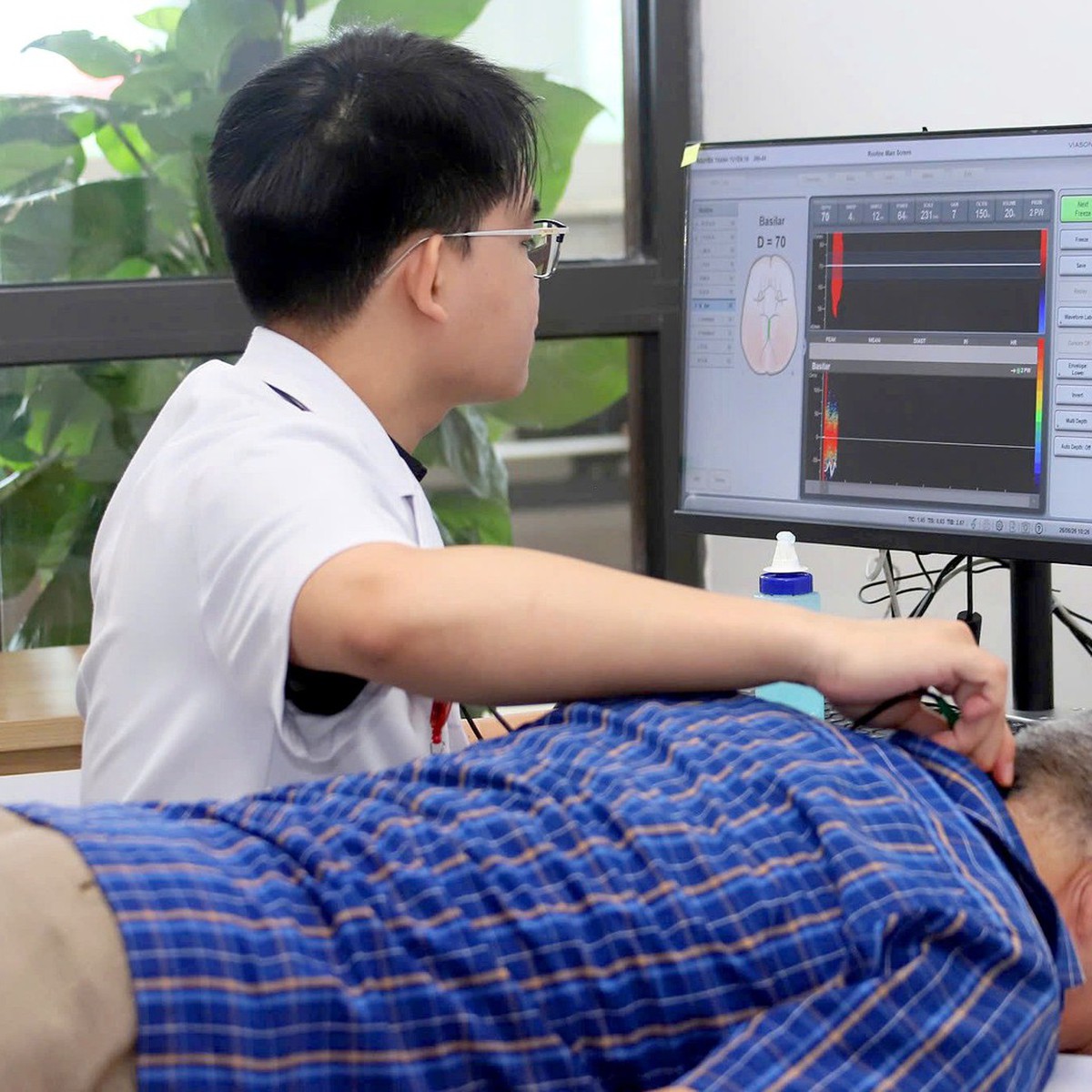 Đề xuất chi bảo hiểm y tế tối đa 350.000 đồng cho mỗi lần khám sức khỏe định kỳ