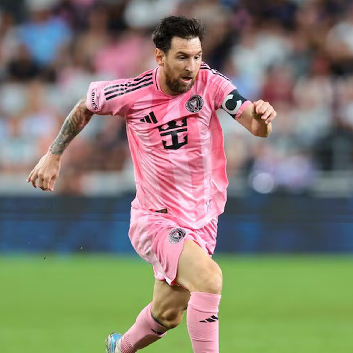 Messi lập siêu phẩm sút phạt, Inter Miami vẫn đánh rơi 3 điểm