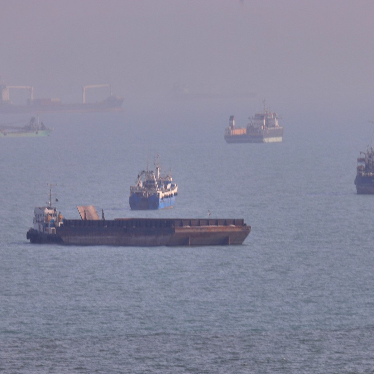 Mỹ hộ tống 40 tàu chở dầu qua eo biển Hormuz trong một ngày