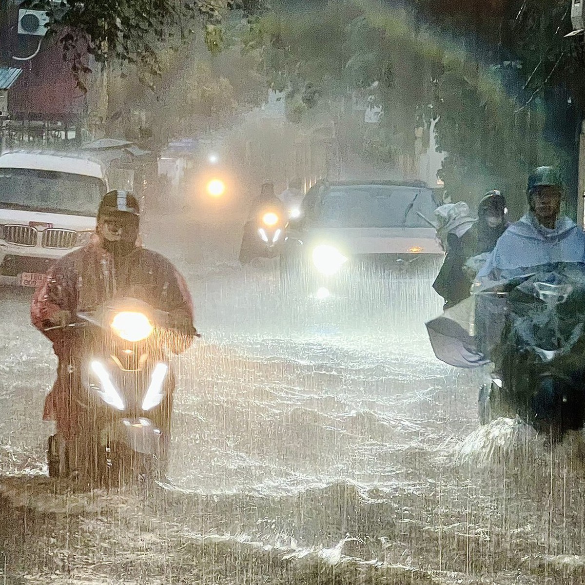 Hà Nội vận hành 'bản đồ mưa ngập', người dân nhận cảnh báo qua điện thoại