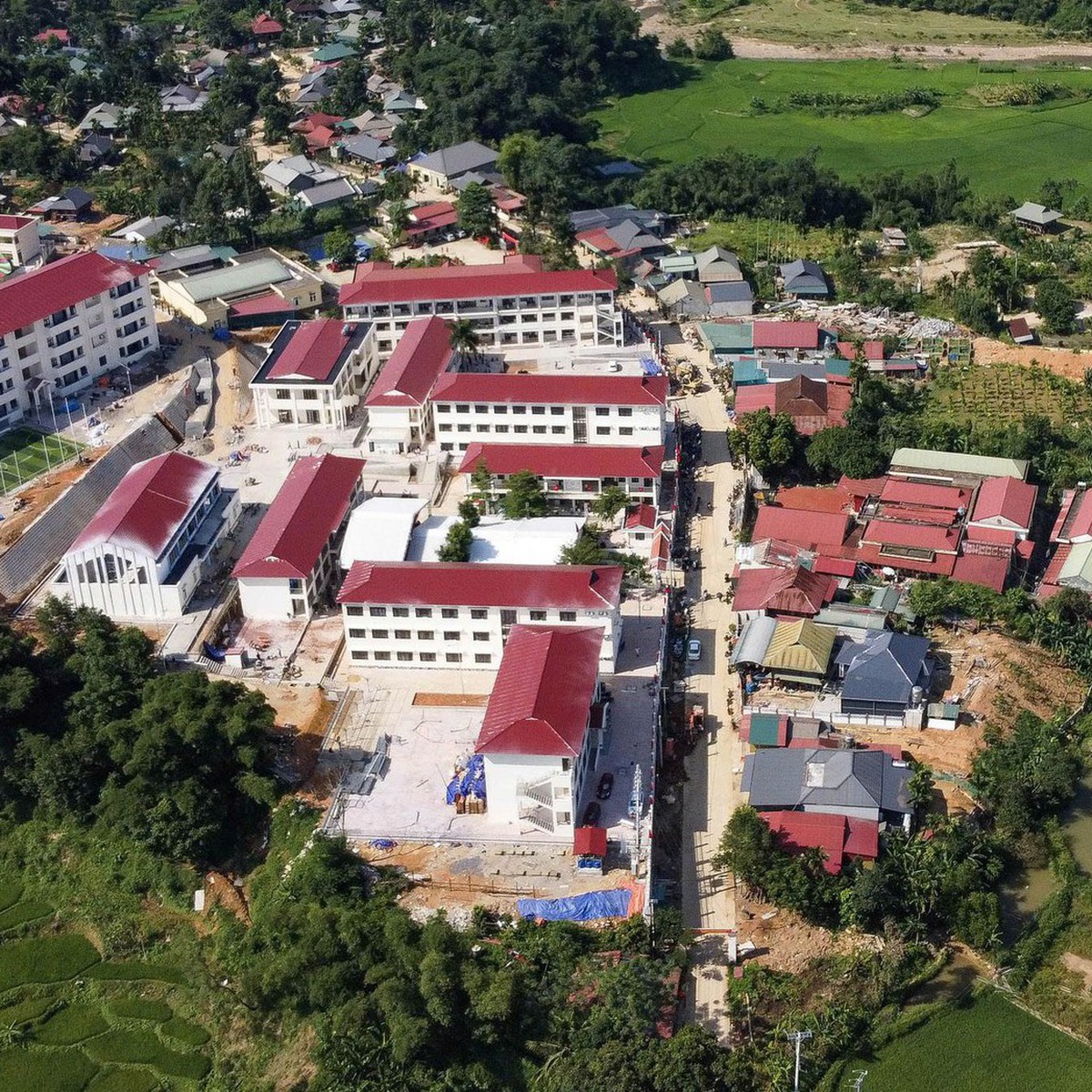 Trường nội trú hơn 123 tỉ đồng đã sạch đẹp, HS vùng biên xứ Thanh háo hức chờ khai giảng