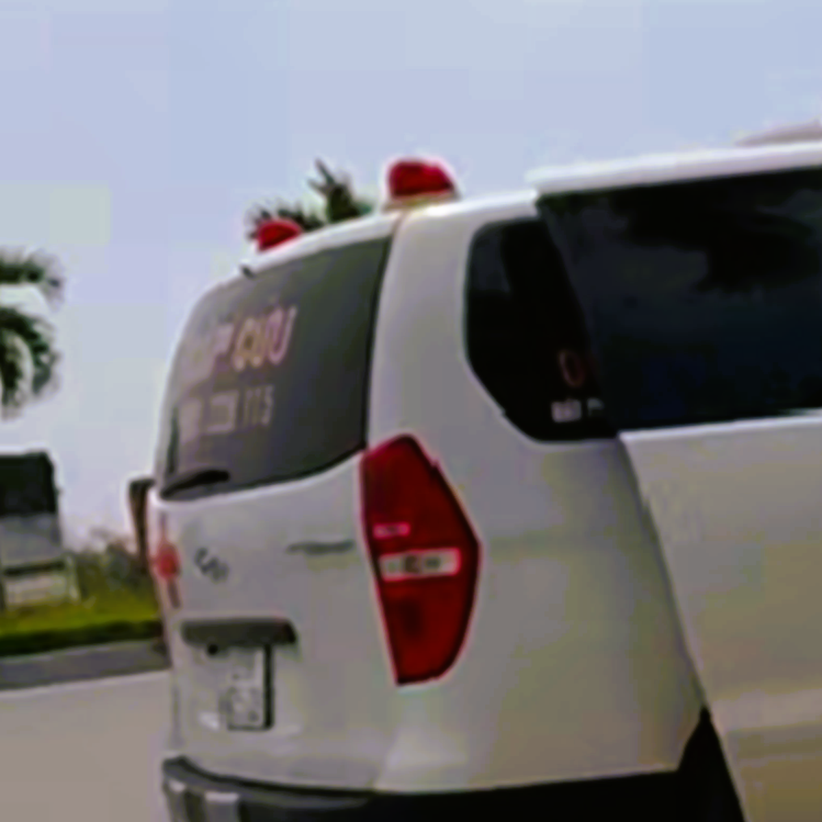 Vụ đưa bệnh nhân về nhà 16km trả 9 triệu đồng: Bệnh viện giải thích lý do xe tư nhân vào trong