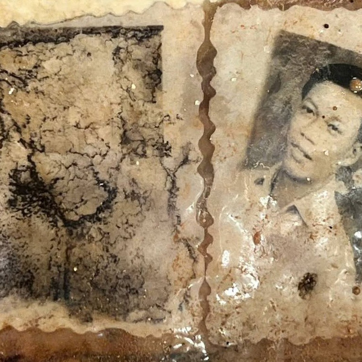 Phát hiện album ảnh gần như nguyên vẹn dưới mộ liệt sĩ ở Đà Nẵng