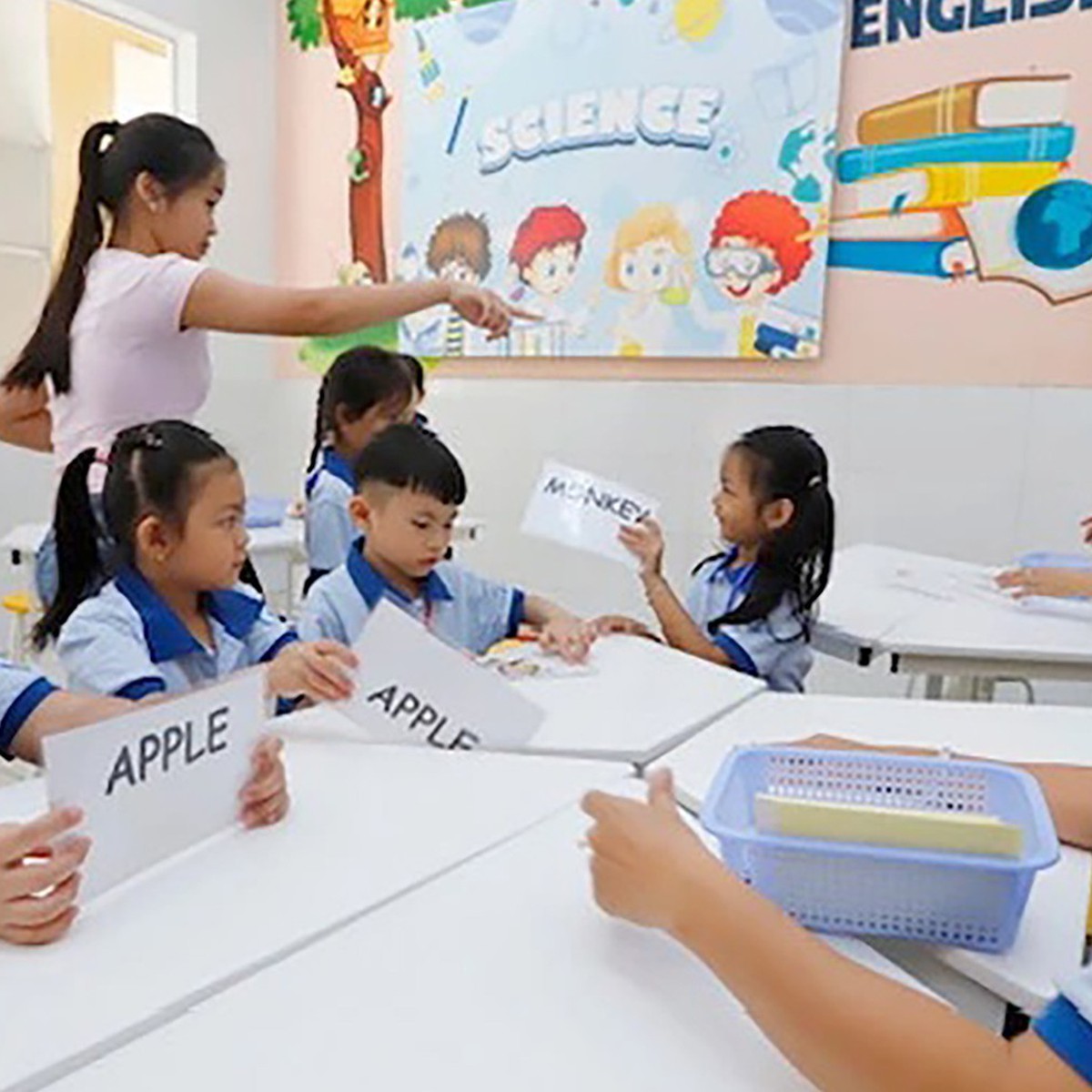 Con học tiểu học trường công, mỗi năm phụ huynh TP.HCM tốn bao nhiêu?