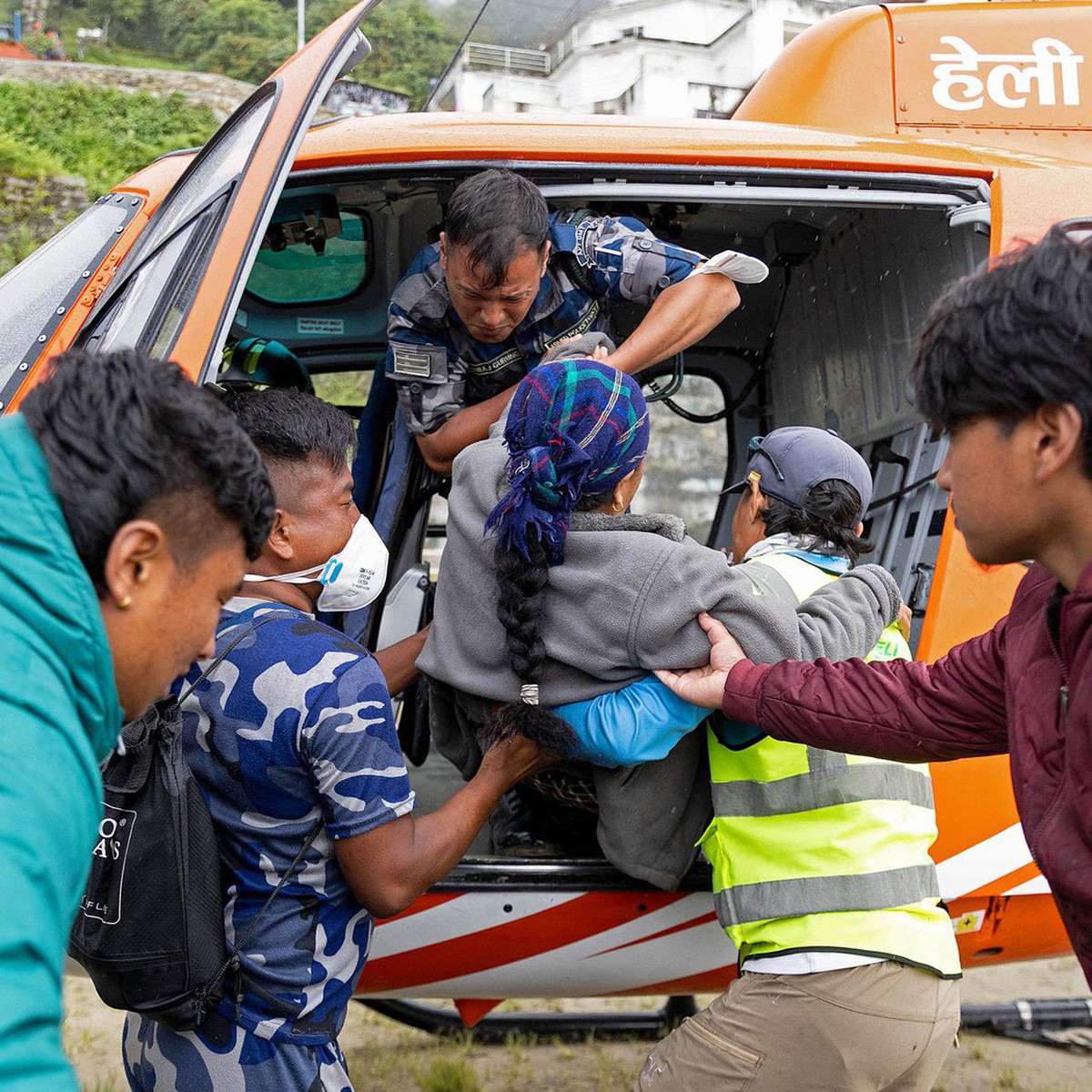 Việt Nam hỗ trợ Nepal 300.000 USD khắc phục hậu quả thiên tai