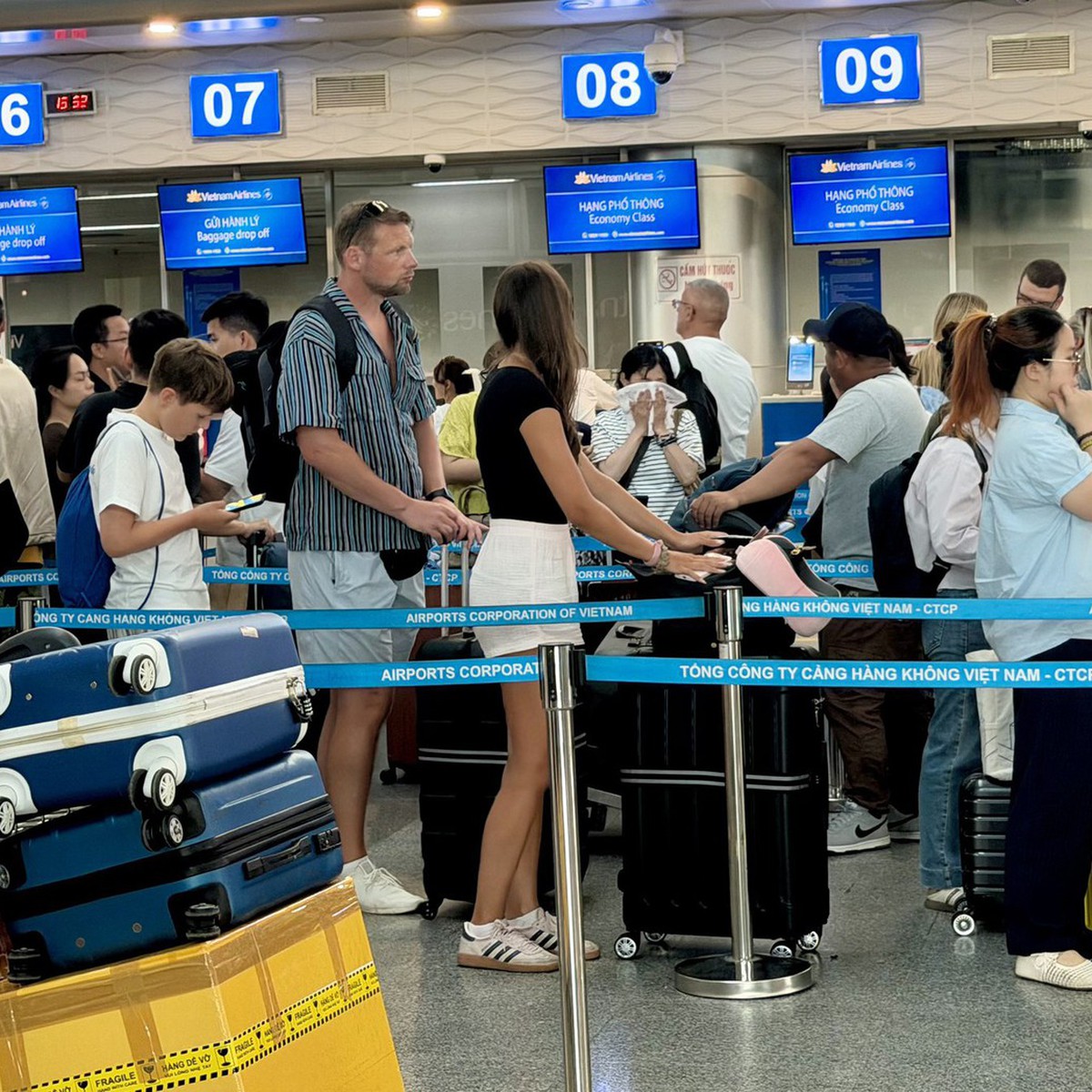 Vé máy bay hạ nhiệt, khứ hồi rẻ ngang một chiều dịp cao điểm