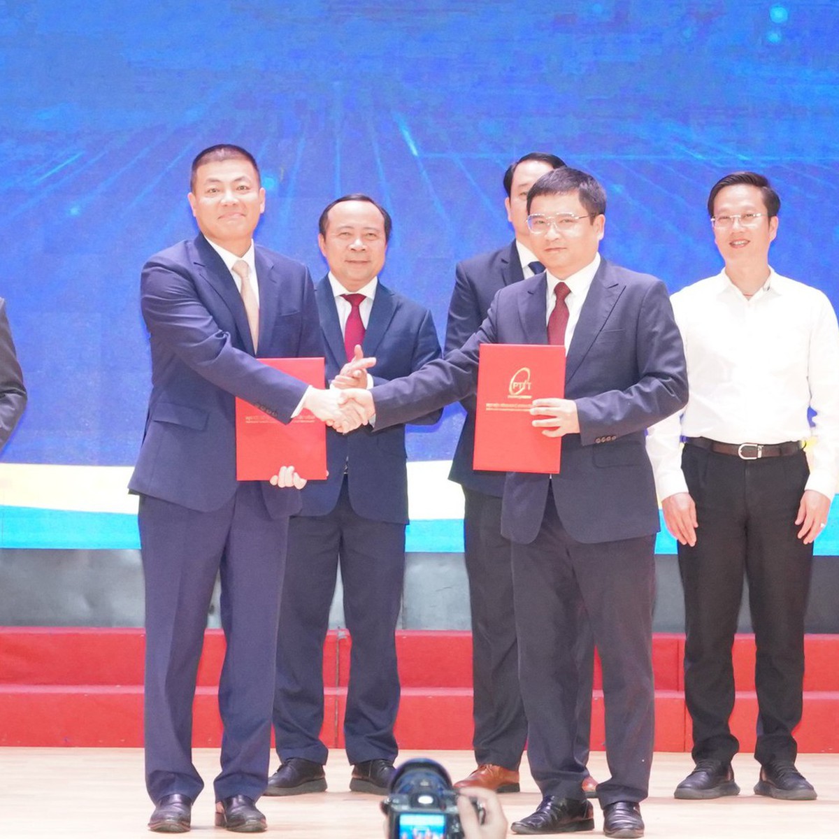 VNPT hợp tác Học viện Công nghệ Bưu chính Viễn thông xây dựng mô hình ĐH AI-Native