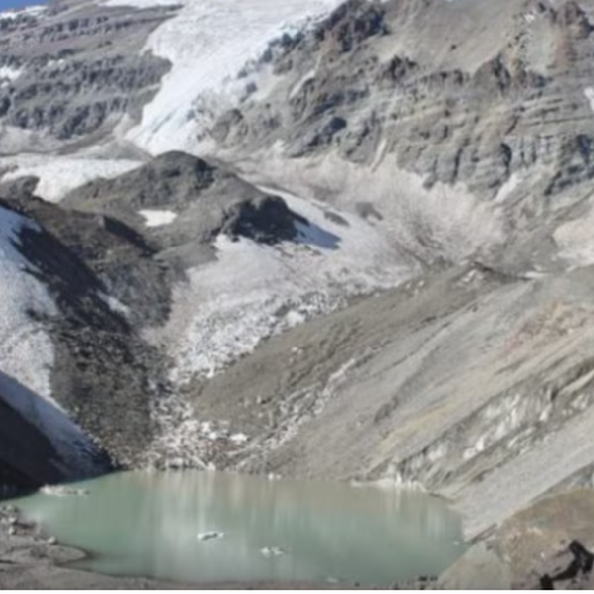 Cảnh báo thảm họa tương tự Nepal: Hồ băng thành 'quả bom nước', thị trấn Argentina chỉ có 45 phút chạy lũ