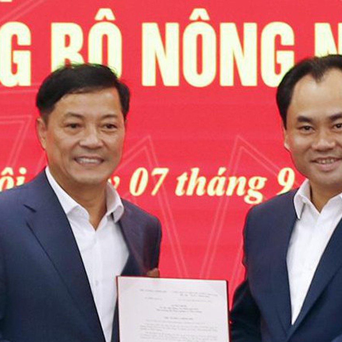 Trao quyết định bổ nhiệm Thứ trưởng Bộ Nông nghiệp và Môi trường Lê Trọng Yên