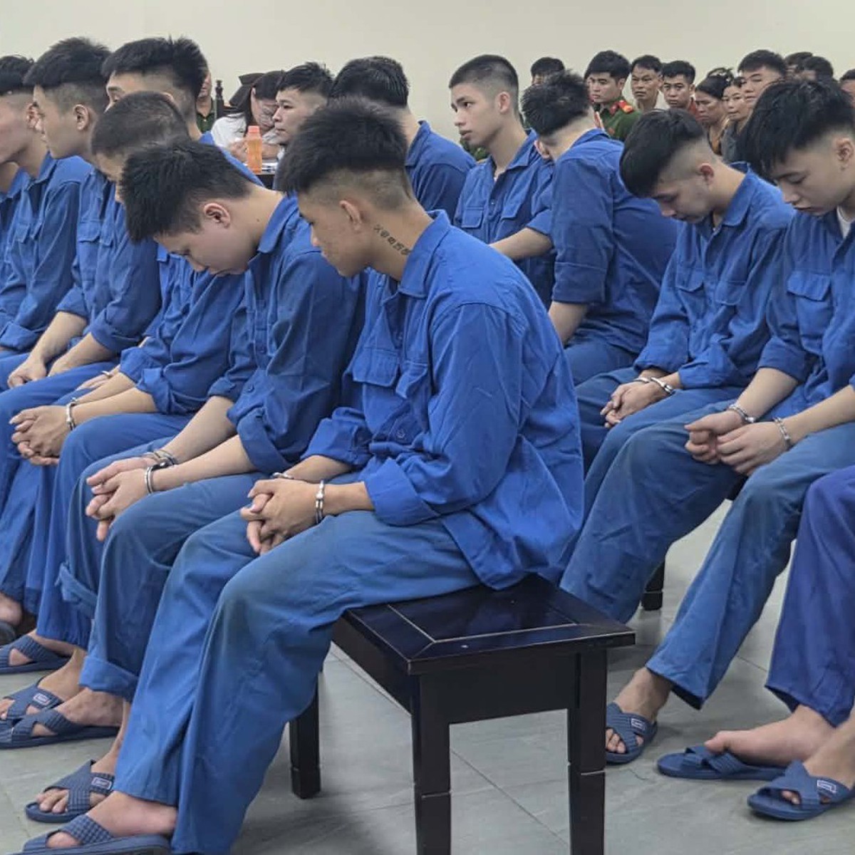 Xét xử nhóm thanh niên mang kiếm đi ‘bừa’, gặp ai gây sự thì đánh
