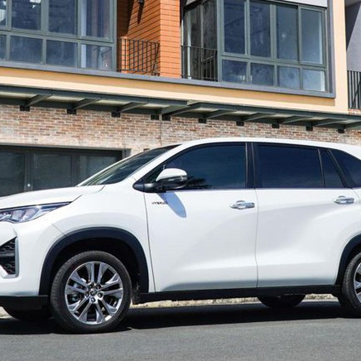 Toyota thêm Corolla Cross và Innova Cross vào danh mục xe ưu đãi tháng 9