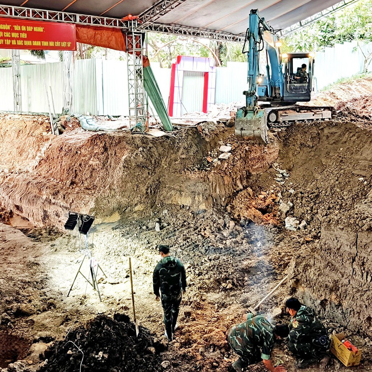 Phát hiện rãnh chôn số 2 tại khu A công viên Lê Thị Riêng