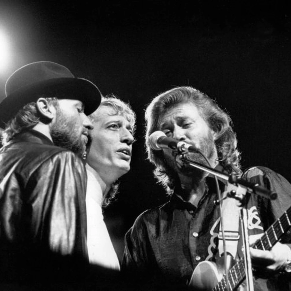 Bee Gees: huyền thoại 'giọng gió' của làng nhạc thế giới - Tuổi Trẻ Online