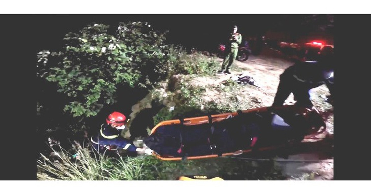 Rescuers recover foreign man’s body from ravine on Da Nang's Son Tra ...