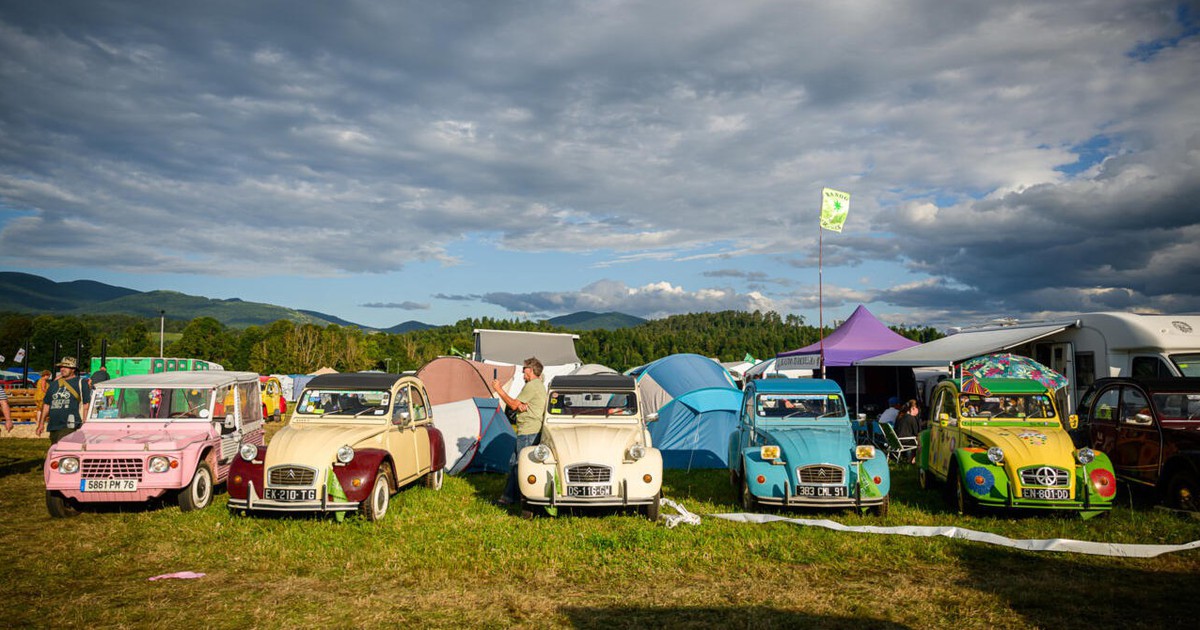 Citroen 2CV lovers gather in Slovenia to take the slow road