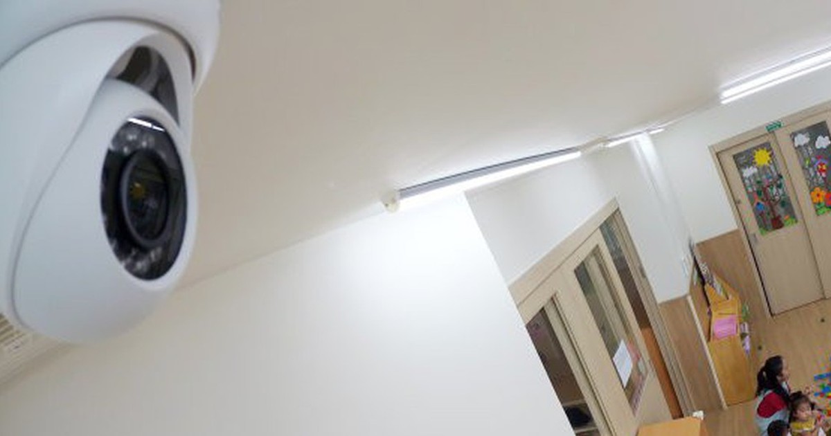 11h mở camera xem con ăn ngủ, chiều lại xem con học thế nào, mệt mỏi với cái camera lớp học