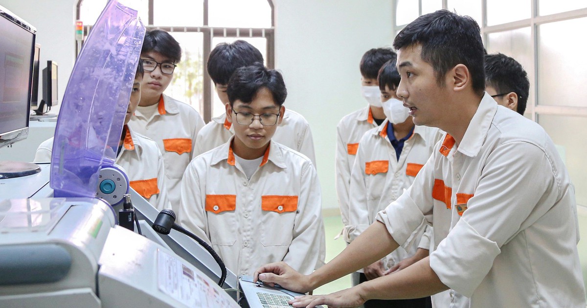 Trường cao đẳng, trung cấp được tự chọn chương trình, giáo trình 4 môn học chung