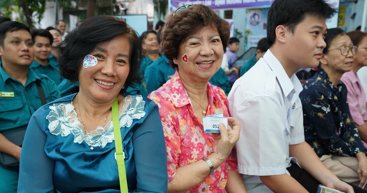 Phường Nhiêu Lộc phổ cập AI cho người dân tìm hiểu thủ tục hành chính và tránh bị lừa đảo