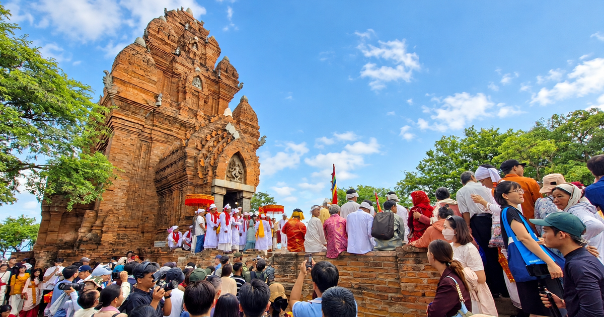 Khai hội Katê 2026, tháp Chăm rộn ràng người trẩy hội