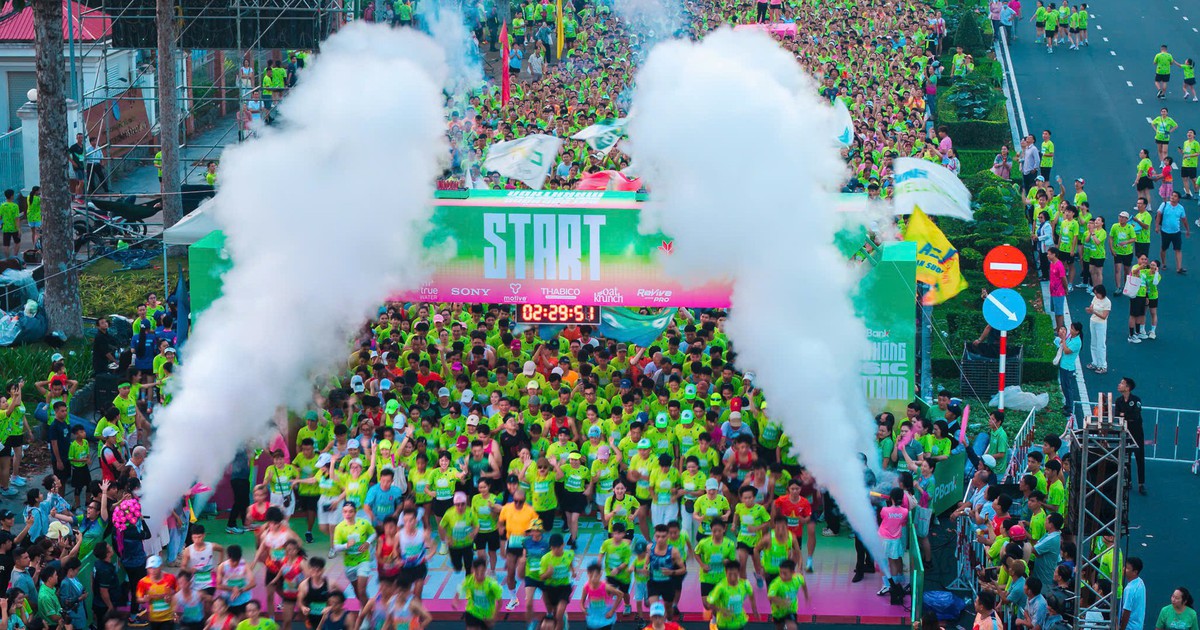Vietnam: 15,500 runners raise funds for red-crowned crane conservation