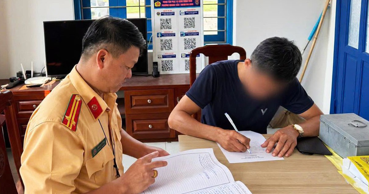 Xử lý vi phạm khi xe ô tô kéo vật cồng kềnh trên phố Quảng Ninh