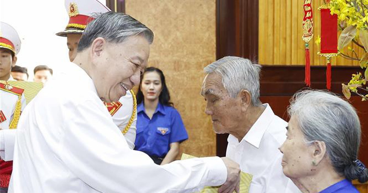 Tin tức sáng 15-10: Chính phủ trợ cấp cho người tham gia kháng chiến có thành tích xuất sắc