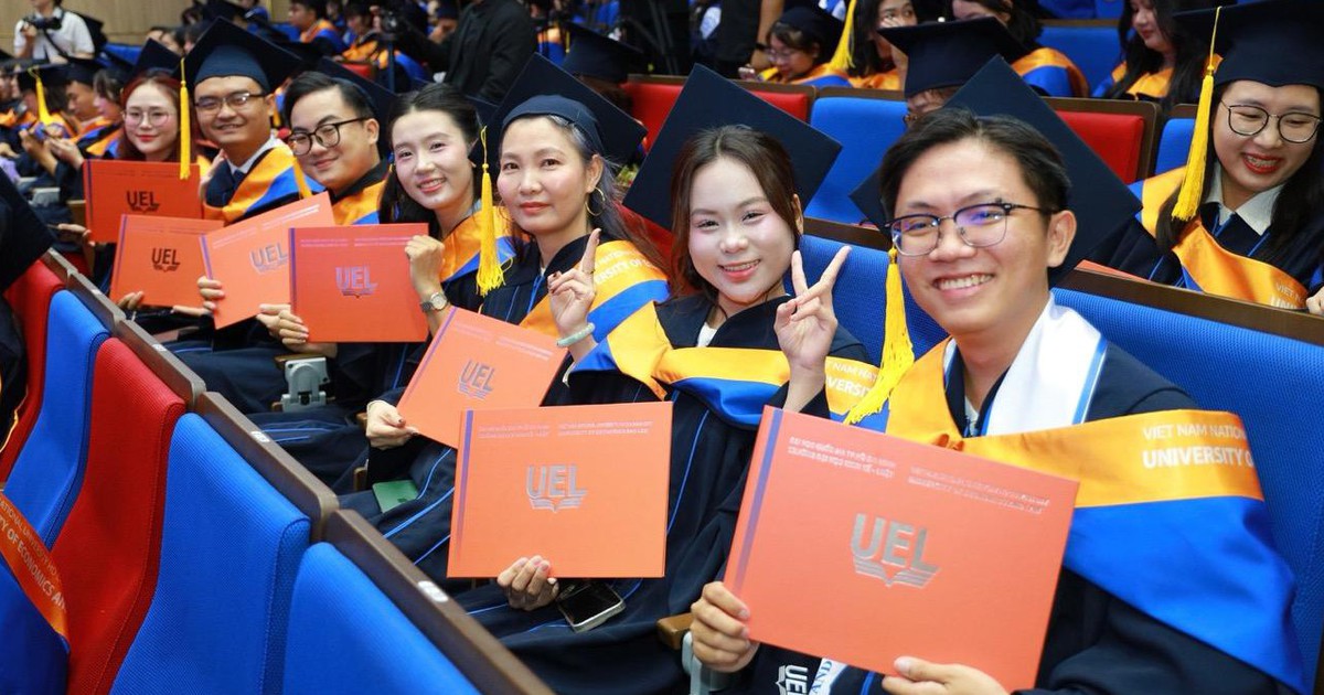 Thủ tướng yêu cầu làm sạch 12 triệu dữ liệu văn bằng, chứng chỉ trên VNeID trước 30-10