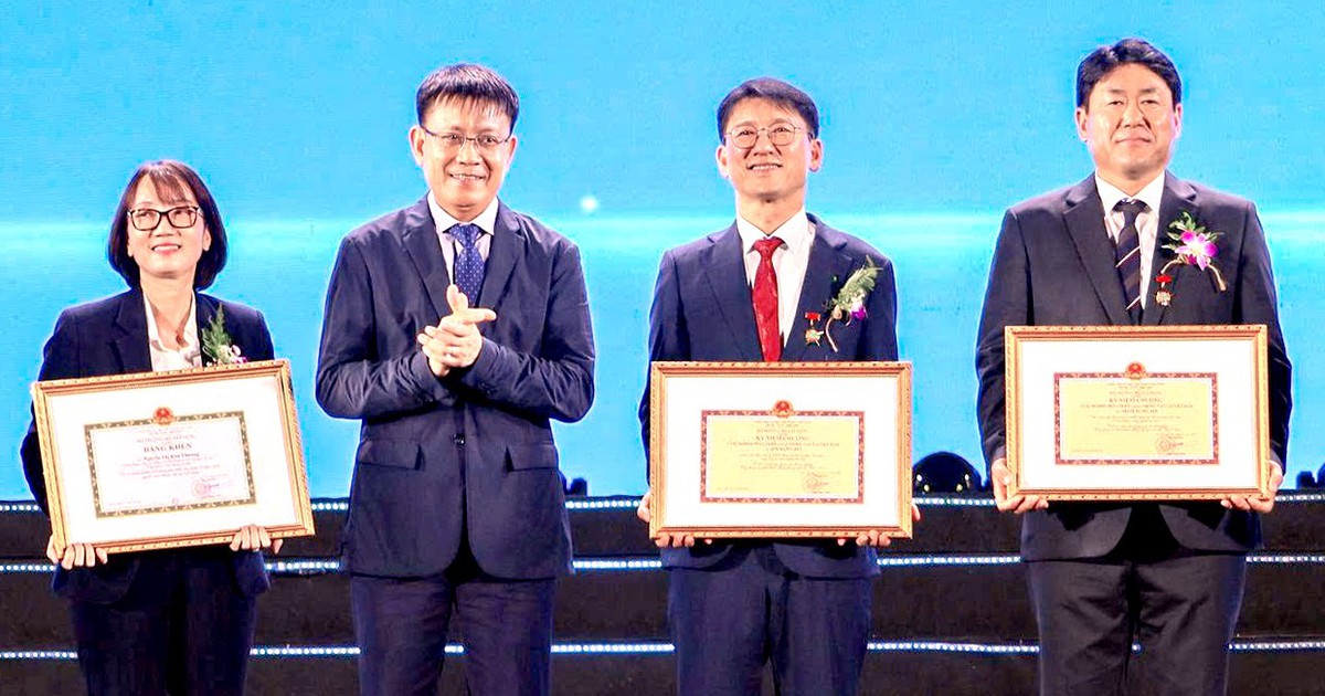 Liên doanh đóng tàu đầu tiên giữa Việt Nam - Hàn Quốc tròn 30 năm