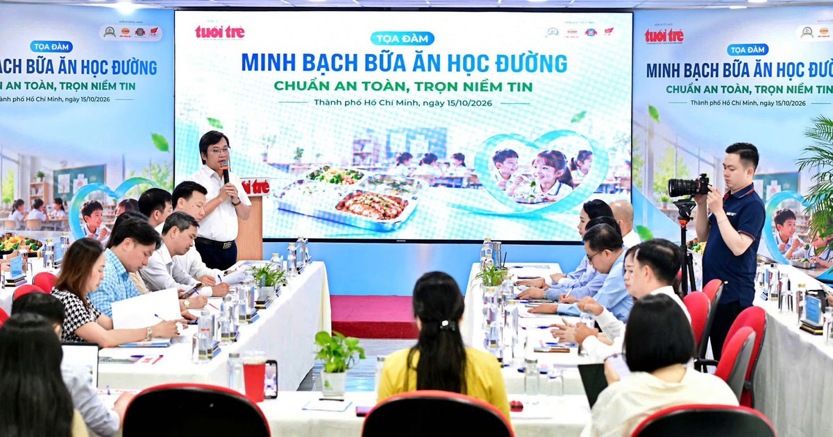 Bữa ăn học đường ở TP.HCM: Làm sao để phụ huynh biết con ăn gì, thực phẩm từ đâu?