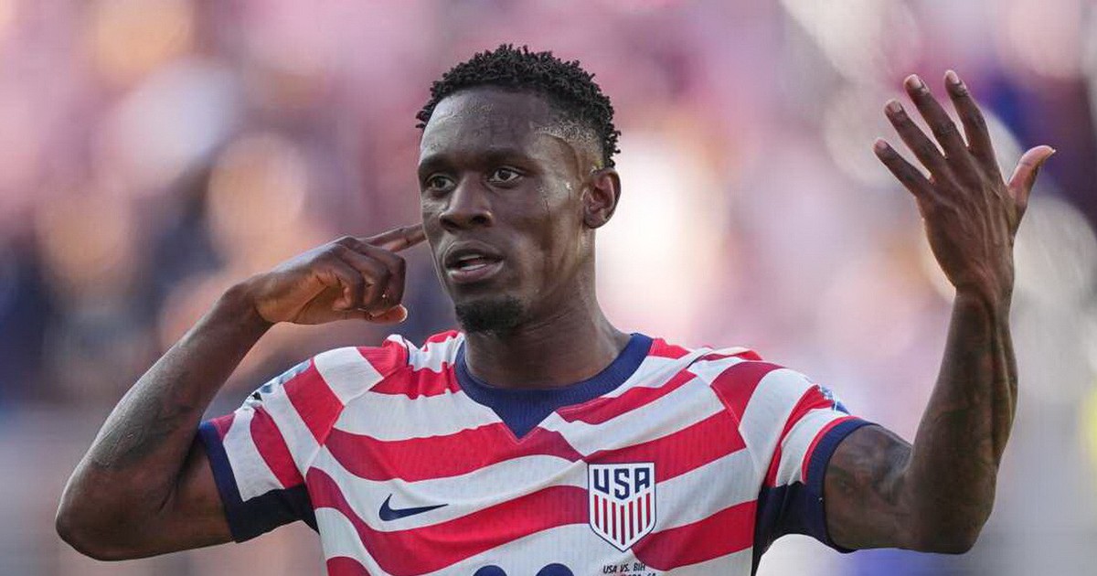 FIFA sửa luật thẻ đỏ liên quan đến việc tranh cãi của ông Trump