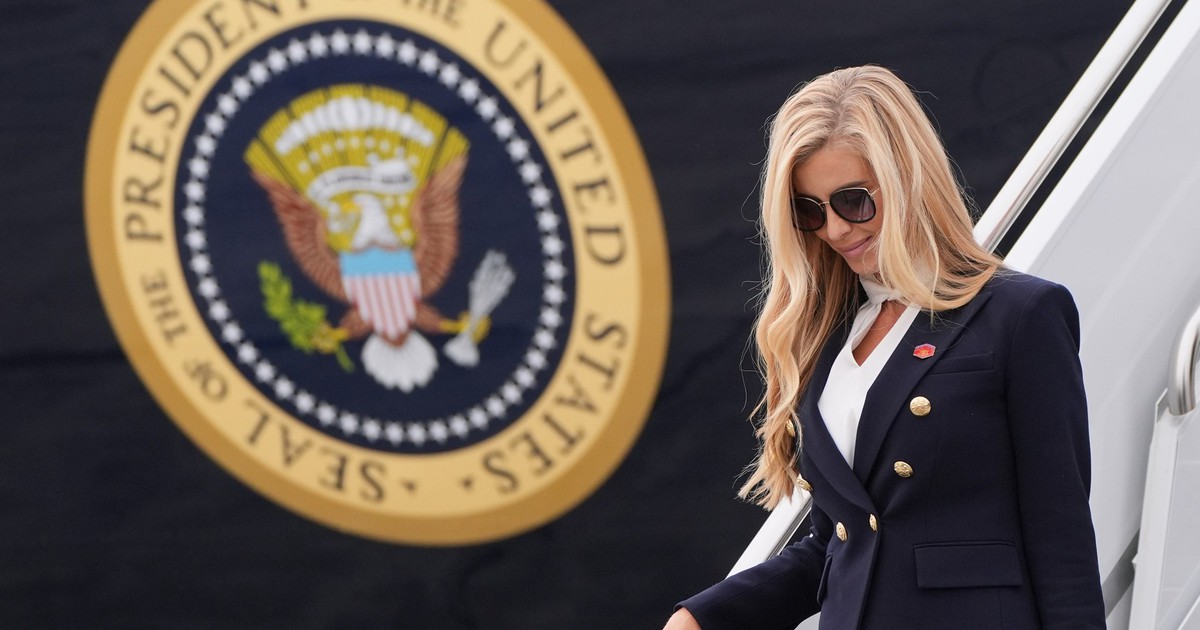 Vì sao thư ký báo chí mới của ông Trump mất chức chỉ sau 5 ngày?