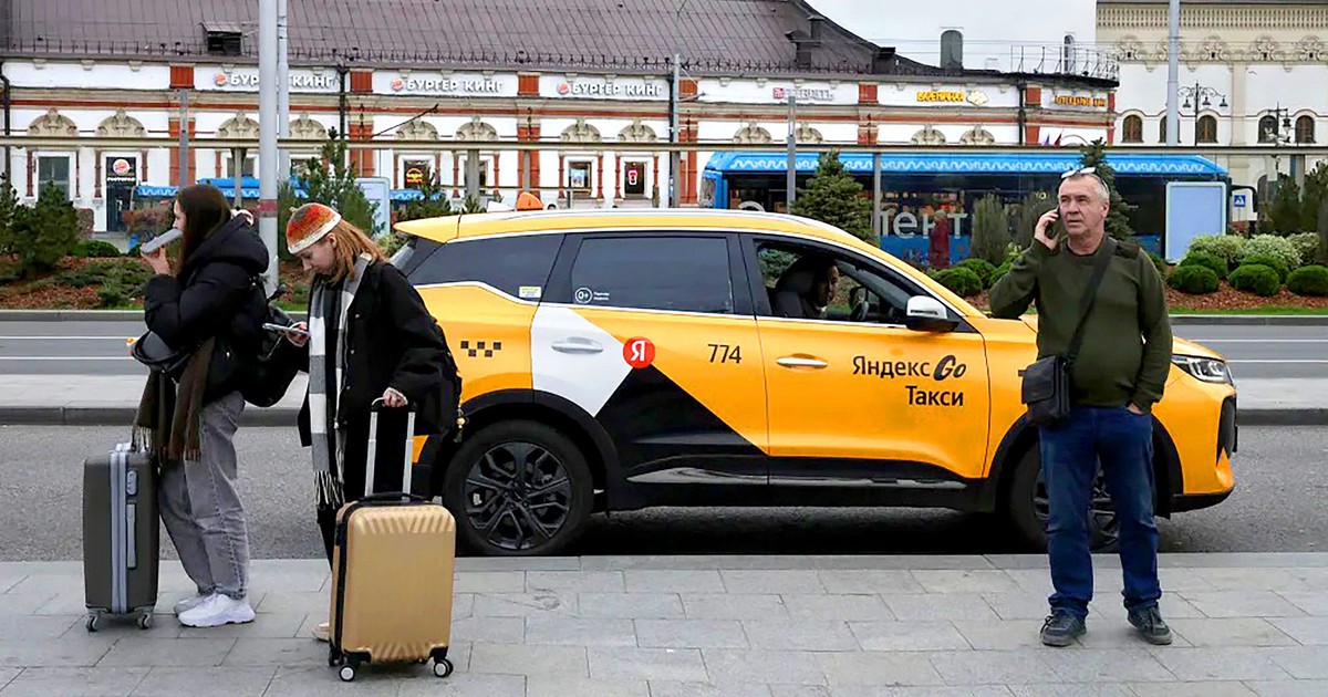 'Google của Nga' bị tấn công, kết nối Starlink bị chặn: Chiến sự Nga - Ukraine lan sang mặt trận mới