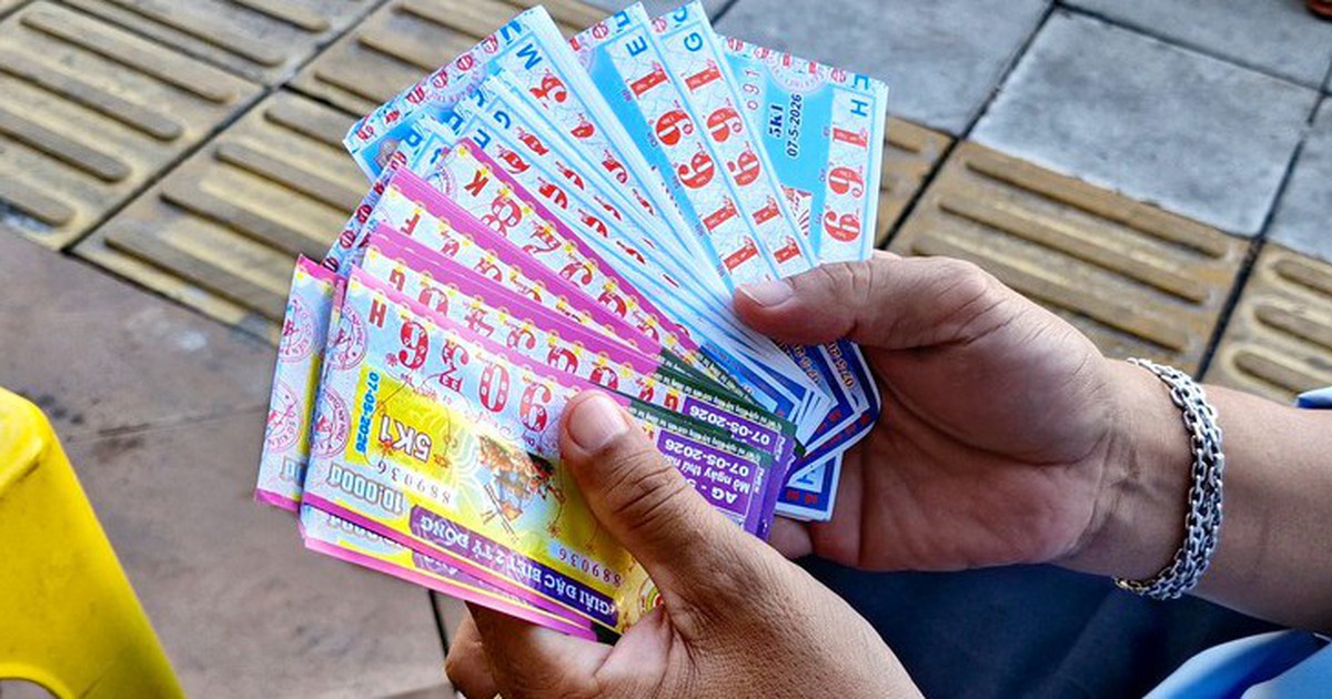 Cấm bán vé số cho người dưới 18 tuổi: Đại lý, người bán dạo băn khoăn lẫn lo lắng