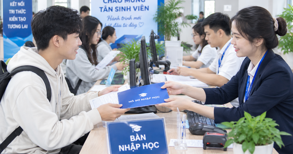 Hàng chục ngàn sinh viên bỏ học mỗi năm: Do học phí cao hay đầu vào quá dễ?