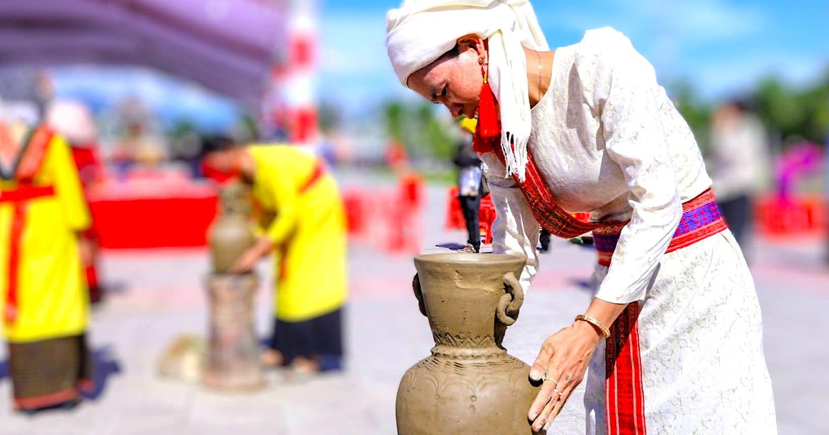 Khánh Hòa bảo vệ nghệ thuật làm gốm của người Chăm, nâng tầm làng gốm Bàu Trúc