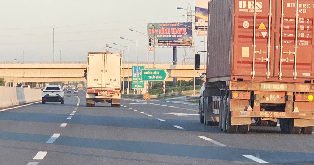 Tài xế container ít lên cao tốc Hà Nội - Hải Phòng vì hàng, nhà máy bám quốc lộ 5