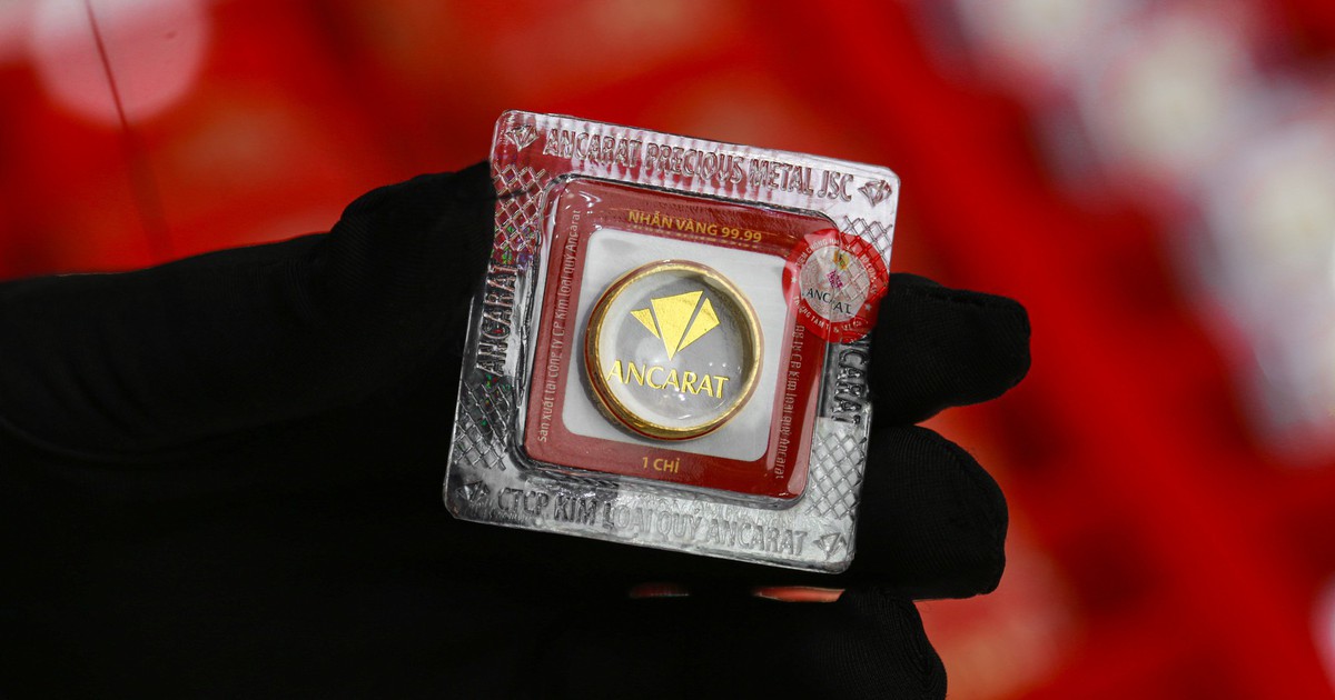Giá vàng thế giới bị nén về sát 4.100 USD/ounce