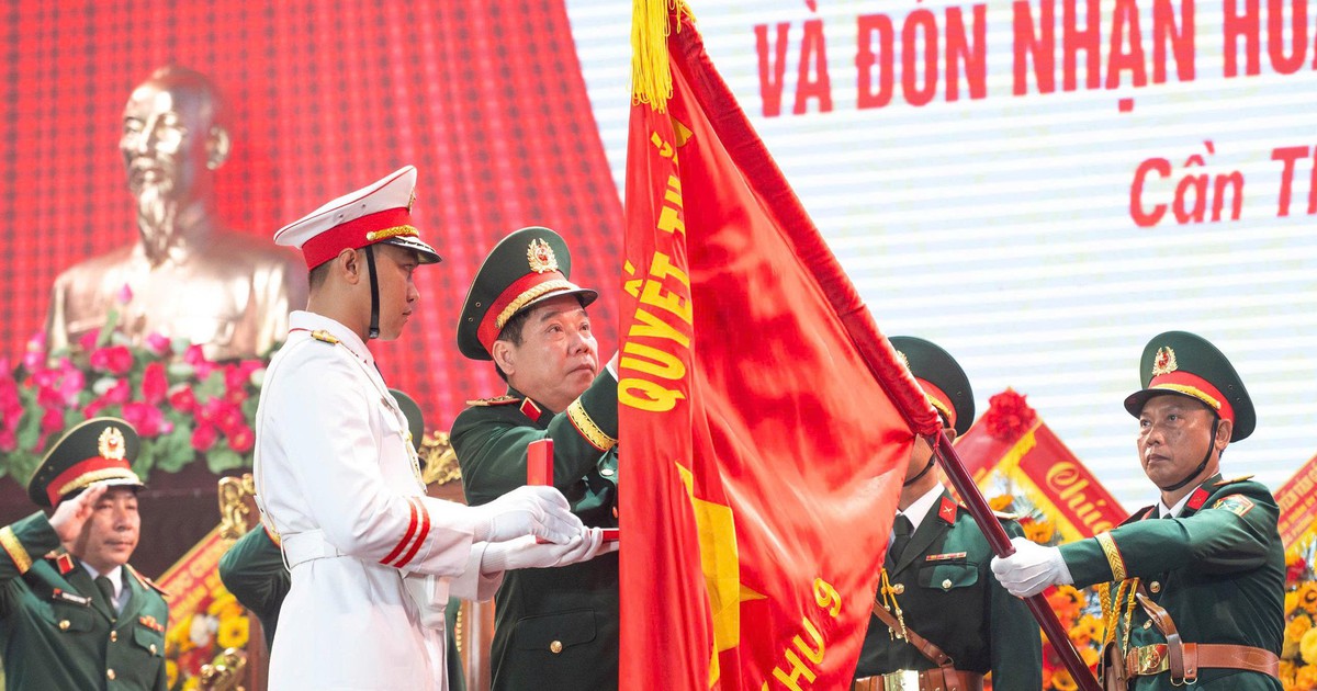 Cục Chính trị Quân khu 9 đón nhận Huân chương Bảo vệ Tổ quốc hạng nhất