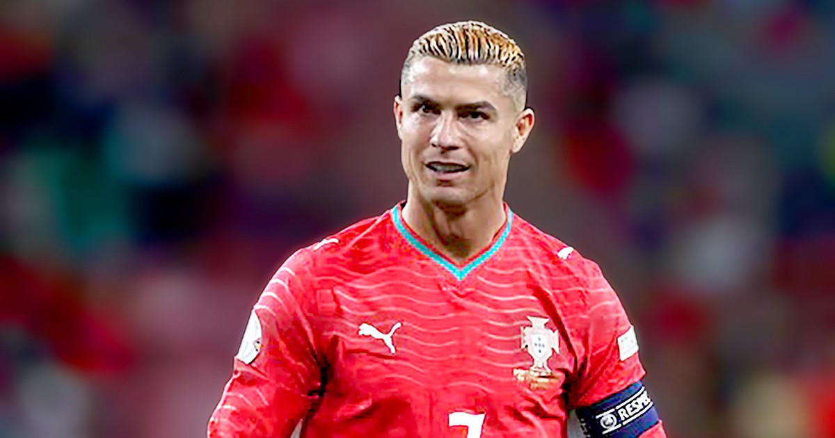 Báo chí Anh châm biếm án phạt 'vô nghĩa' dành cho Ronaldo