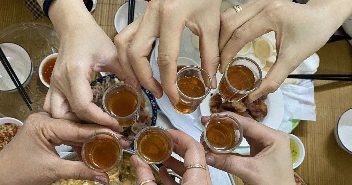 Đề xuất bỏ giấy phép kinh doanh rượu: Có kiểm soát được rượu bán ở tiệm tạp hóa, quán nhậu?